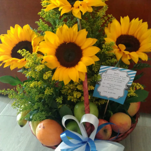 Canasta girasoles con frutas