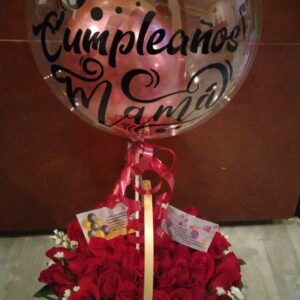 Canasto de rosas con globo burbuja