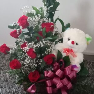 Arreglo 12 rosas y peluche