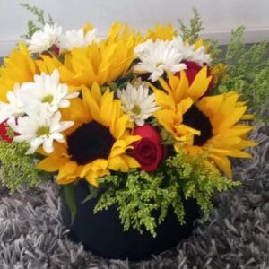 Caja Corazón Rosas y Girasol - Expresión Floristería