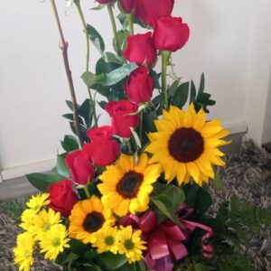 Espiral de girasoles y rosas