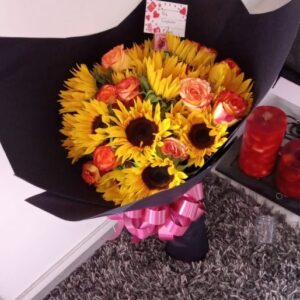 Bouquet girasoles y rosas