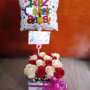 Caja por 16 rosas con globo