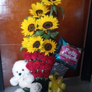7 girasoles con 12 rosas peluche y globo