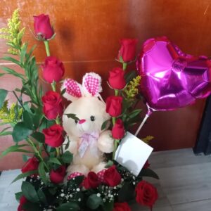 Peluche, globo y 12 rosas