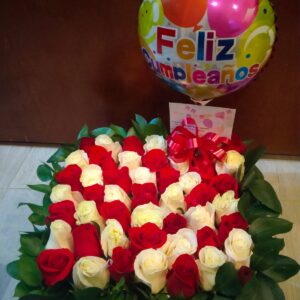 Caja por 50 rosas y globo