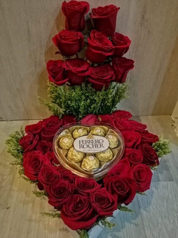Escala corazon de rosas y ferrero.