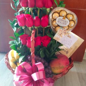 Canasta de frutas y ferrero