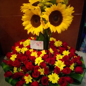 Ruleta 100 rosas y 8 girasoles