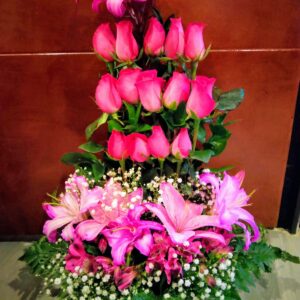 Rosas, lirios y astromelias