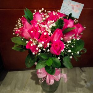 Jarrón por 25 rosas y gypso