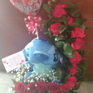 Caja con peluche y rosas