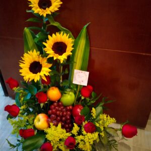 Arreglo girasoles frutales