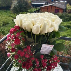 Arreglo caracol con minirosa