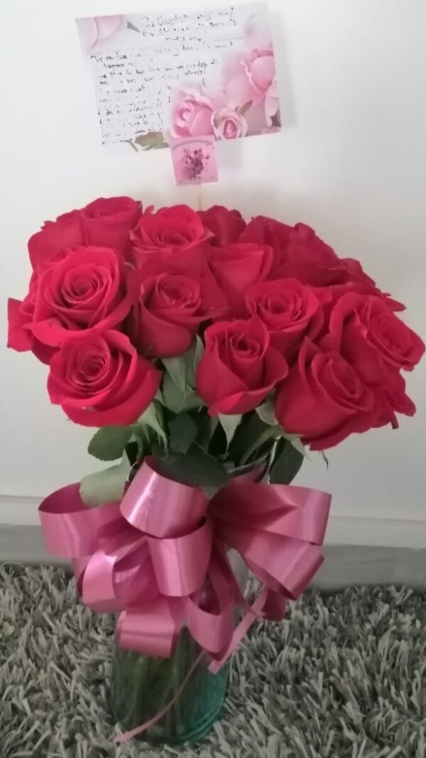 25 rosas con jarrón
