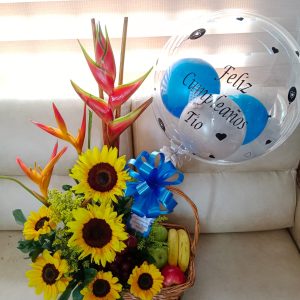 Canasta frutal girasoles y heliconia, con globo burbuja