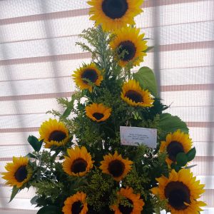 Arreglo triangular girasoles