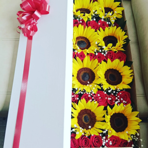 Caja delux Girasoles, rosas y ferrero