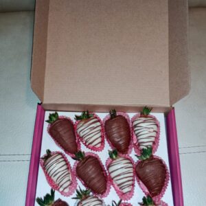 Caja por 24 fresas achocolatadas