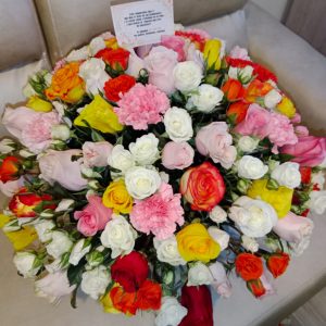 Arreglo redondo rosas, minirosas y claveles