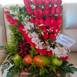 Arreglo 36 rosas y astromelias frutal
