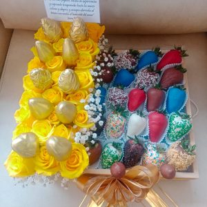 Caja 35 fresas achocolatadas y 24 rosas