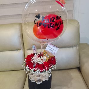 Cilindro rosas con mini JP, ferrero por 4 y globo burbuja
