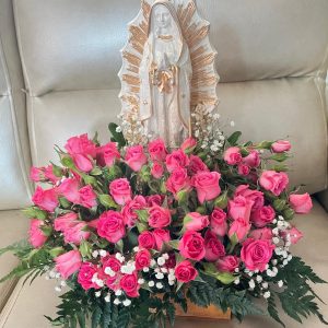 Arreglo de minirosas con imágen religiosa