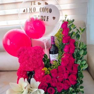 Arreglo premium con osito en foammy y vino gato negro