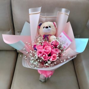 Bouquet de 10 rosas y peluche en papel coreano