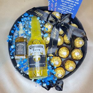 Cilindro con 16 ferrero, coronita y mini botella de whiskey Jack Daniel's de 50ml