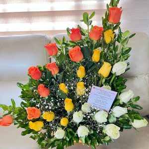 Piramide tricolor de 30 rosas