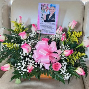 arreglo ovalado de 15 rosas