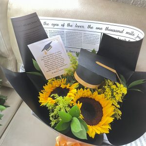 Bouquet de 3 girasoles con birrete de grado